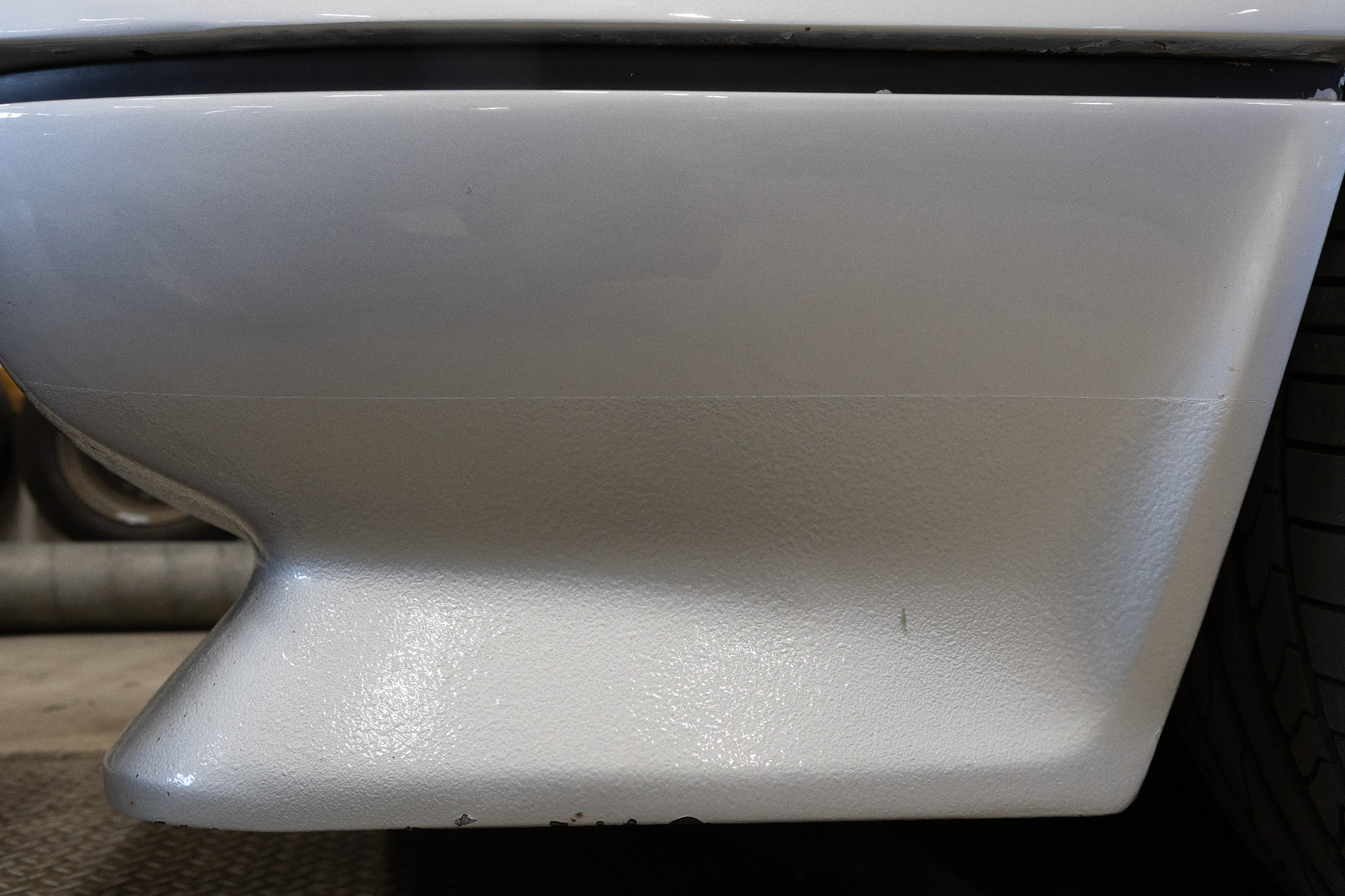 Rocker extension behind front wheel with stone chips