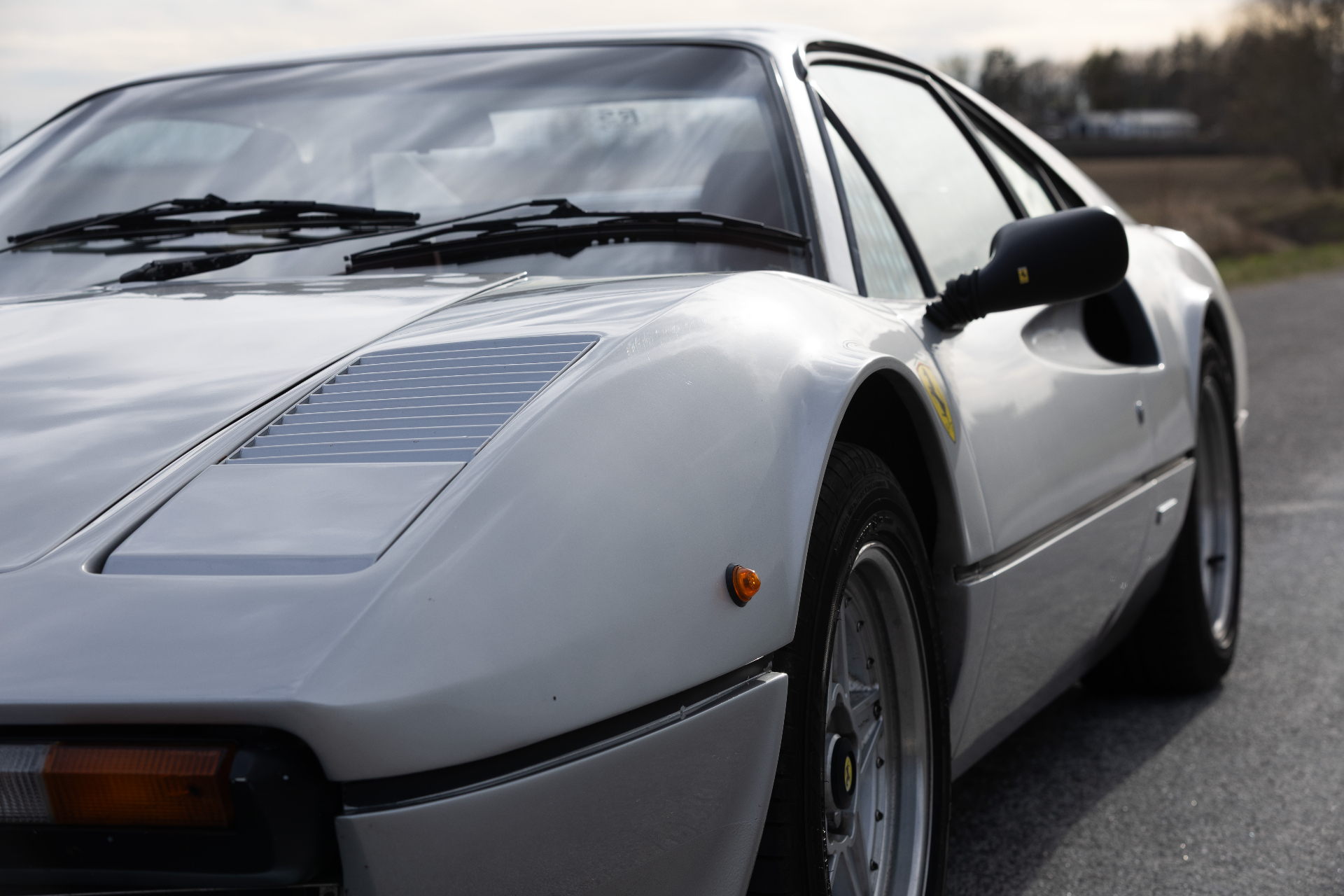 Front fender and bonnet vents in low side light
